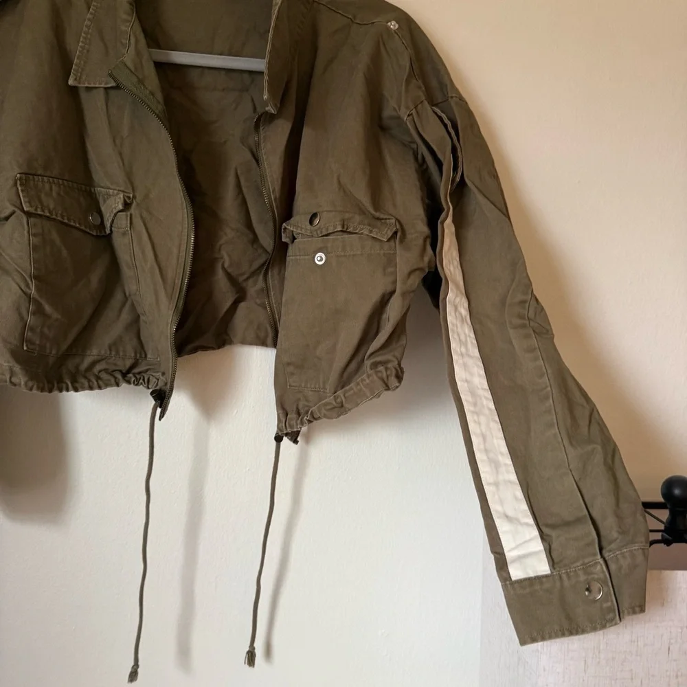 Windsor Olive Cropped Utility Jacket with Drawstring - Picture 3 of 7